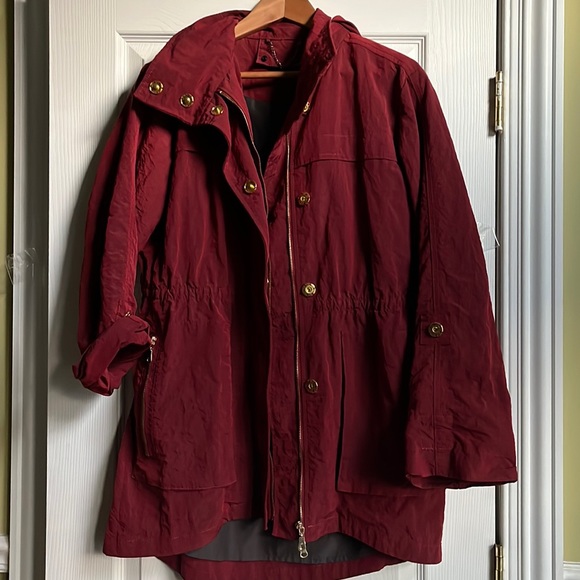 Water repellent spring/ fall maroon coat with golden buttons size M. - Picture 2 of 6